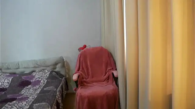 Snapshot of Sophiloren chatting on February 9, 10:30 am Sophiloren online show from February 9, 10:30 am