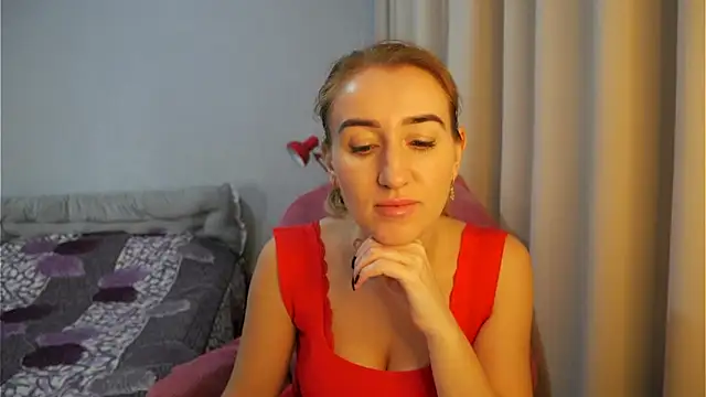 Snapshot of Sophiloren chatting on February 16, 9:38 am Sophiloren online show from February 16, 9:38 am