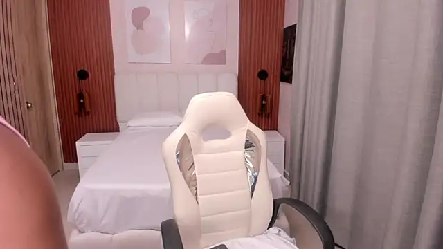 Leah Sweetie online show from October 29, 10:17 am