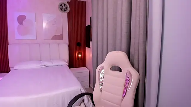 Leah Sweetie online show from November 7, 10:15 am