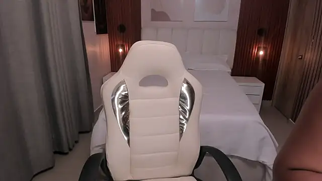 Leah Sweetie online show from November 17, 10:21 am