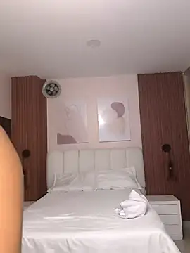 Leah Sweetie online show from November 19, 10:15 am