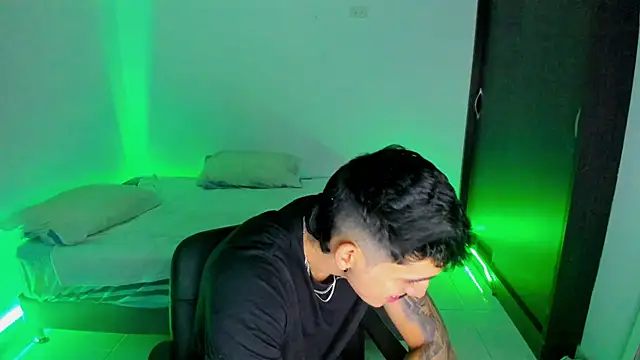 OliverBennet online show from January 18, 11:44 pm