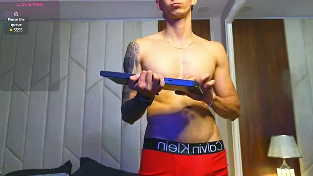 OliverBennet online show from March 11, 3:26 am