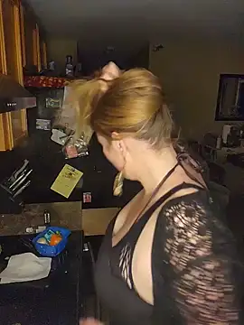 Snapshot of lilyhornyhousewife chatting on May 24, 11:48 am lilyhornyhousewife online show from May 24, 11:48 am