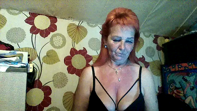 CassandraSandra44 online show from April 6, 4:52 pm