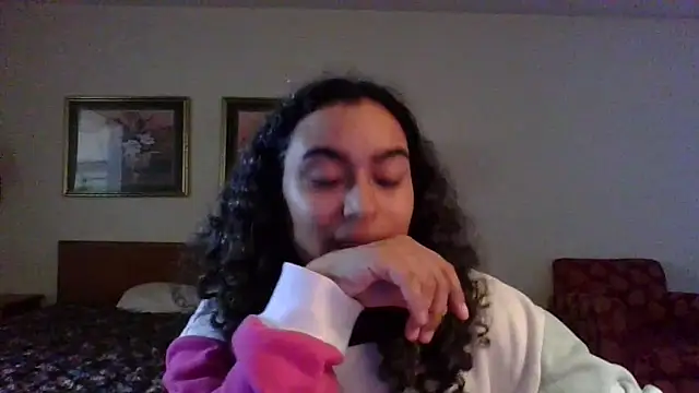Snapshot of cinnaminnie chatting on December 26, 3:53 pm cinnaminnie online show from December 26, 3:53 pm