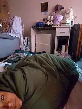 cinnaminnie online show from April 18, 3:16 pm