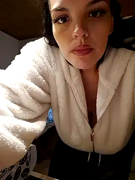 Snapshot of Jujuicy_97 chatting on December 18, 7:58 am Jujuicy 97 online show from December 18, 7:58 am