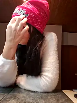 Snapshot of Jujuicy_97 chatting on December 23, 5:06 am Jujuicy 97 online show from December 23, 5:06 am