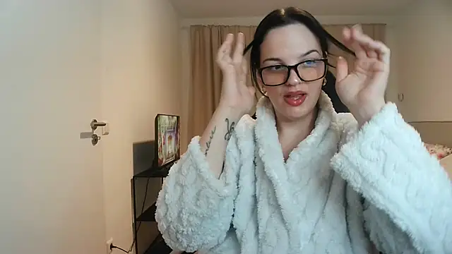 Jujuicy 97 online show from November 18, 6:07 am