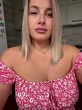 Snapshot of Cute_Hot_Alice chatting on July 11, 10:11 pm Cute Hot Alice online show from July 11, 10:11 pm