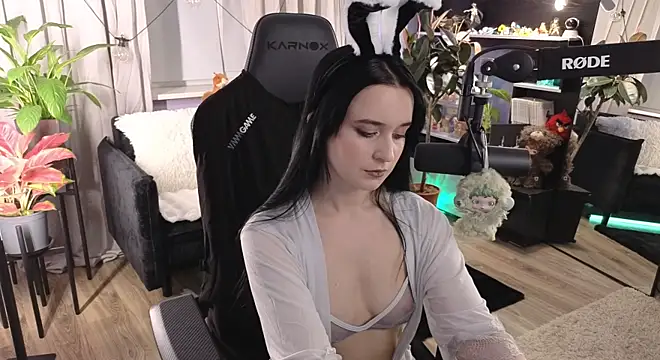 KiraLiLime online show from April 4, 7:22 pm