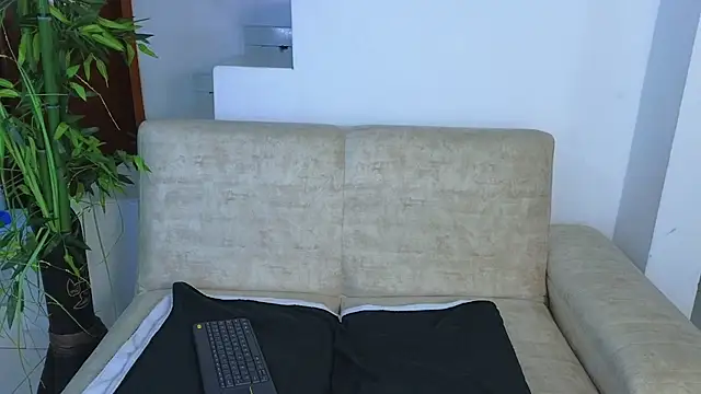 Snapshot of Lorenne_Miller chatting on September 28, 4:07 am Lorenne Miller online show from September 28, 4:07 am