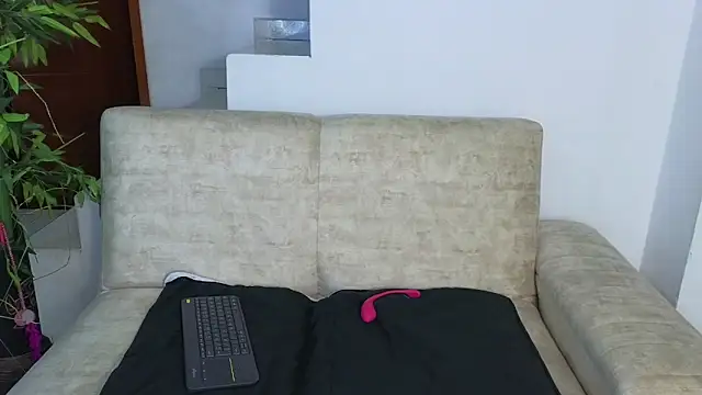 Snapshot of Lorenne_Miller chatting on October 19, 4:57 am Lorenne Miller online show from October 19, 4:57 am