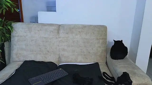 Lorenne Miller online show from April 17, 3:09 am