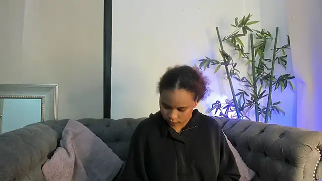 nataly velez online show from December 2, 7:09 pm