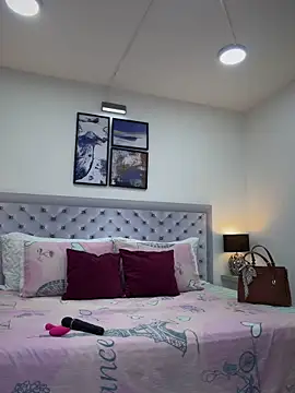 sarascottt online show from February 3, 7:08 pm