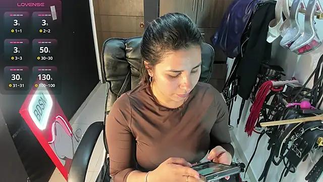 Snapshot of violet_bdsmx chatting on October 3, 11:24 pm violet bdsmx online show from October 3, 11:24 pm