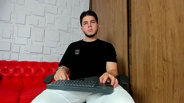 danielclarton1 online show from December 10, 6:44 am