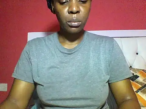 Snapshot of Sweet-piie chatting on October 12, 6:12 am Sweet-piie online show from October 12, 6:12 am