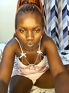 Snapshot of Slimthick900 chatting on February 22, 2:28 am Slimthick900 online show from February 22, 2:28 am