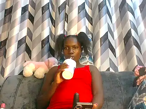 Snapshot of Slimthick900 chatting on March 3, 2:37 pm Slimthick900 online show from March 3, 2:37 pm