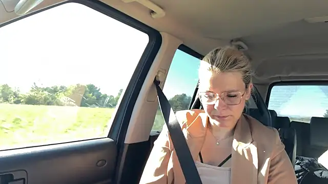 Snapshot of EmyLana chatting on October 12, 8:24 am EmyLana online show from October 12, 8:24 am