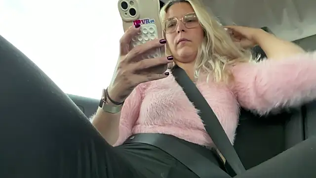 Snapshot of EmyLana chatting on October 29, 9:11 am EmyLana online show from October 29, 9:11 am