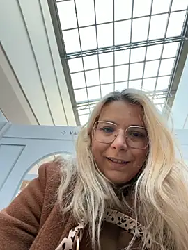 Snapshot of EmyLana chatting on October 30, 8:49 am EmyLana online show from October 30, 8:49 am