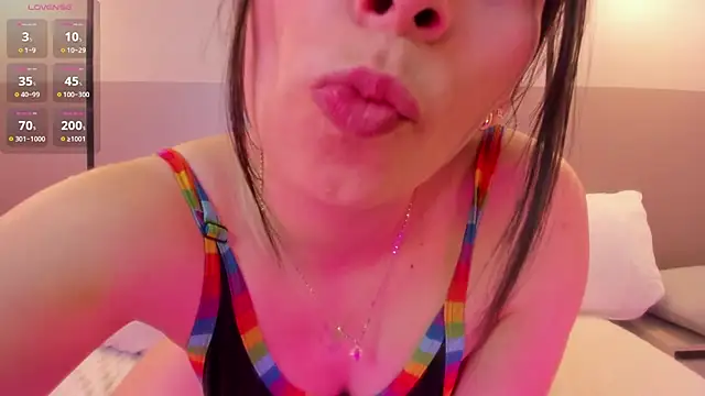 Snapshot of alisson_81 chatting on July 4, 2:40 am alisson 81 online show from July 4, 2:40 am