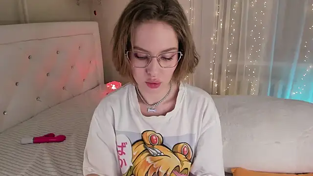 Snapshot of Natural_pussy chatting on February 20, 4:25 pm Natural pussy online show from February 20, 4:25 pm