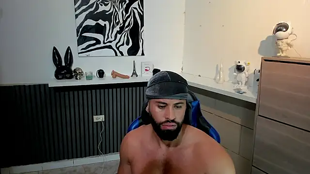 Snapshot of Daemon21 chatting on December 16, 9:20 pm Daemon21 online show from December 16, 9:20 pm