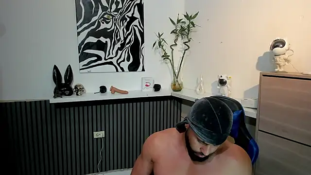 Snapshot of Daemon21 chatting on December 18, 8:26 pm Daemon21 online show from December 18, 8:26 pm