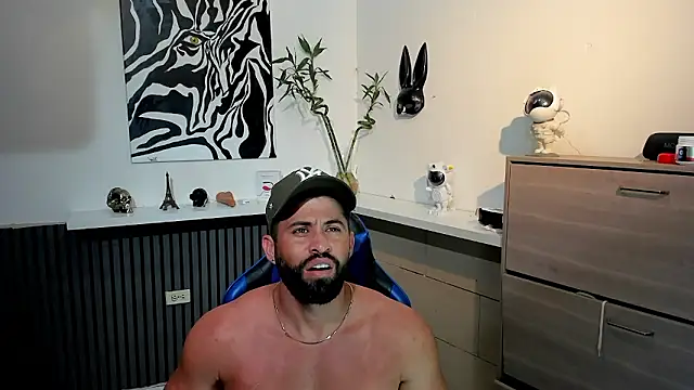 Snapshot of Daemon21 chatting on January 9, 11:28 pm Daemon21 online show from January 9, 11:28 pm