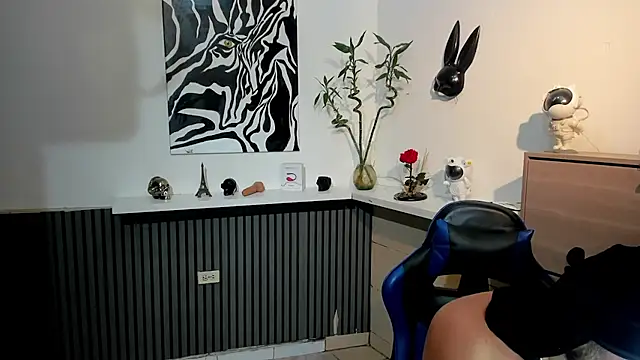 Snapshot of Daemon21 chatting on January 11, 10:48 pm Daemon21 online show from January 11, 10:48 pm