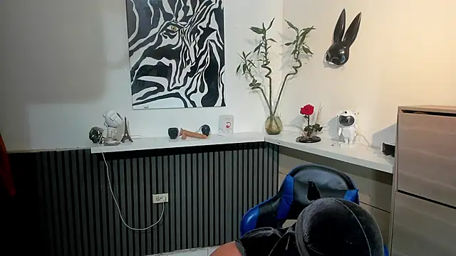 Snapshot of Daemon21 chatting on January 15, 8:23 pm Daemon21 online show from January 15, 8:23 pm