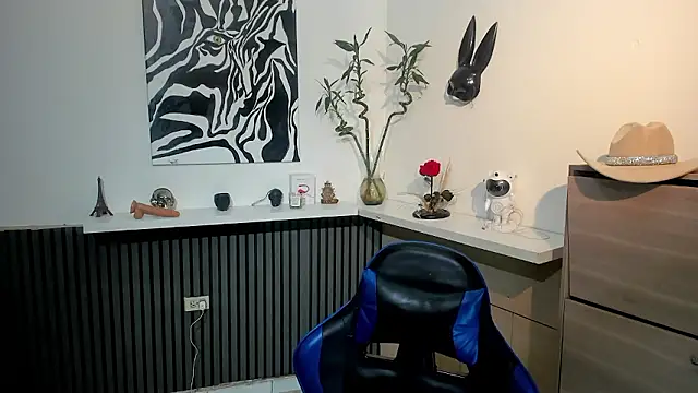 Snapshot of Daemon21 chatting on January 18, 7:39 pm Daemon21 online show from January 18, 7:39 pm