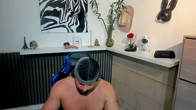 Snapshot of Daemon21 chatting on February 5, 9:30 pm Daemon21 online show from February 5, 9:30 pm