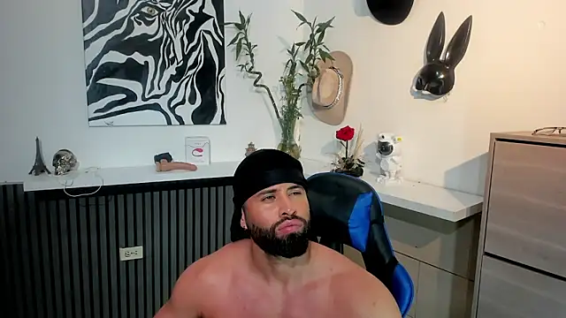 Snapshot of Daemon21 chatting on February 6, 8:56 pm Daemon21 online show from February 6, 8:56 pm