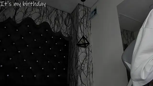 larissa01  online show from January 22, 6:10 am