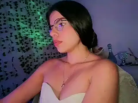 Adararose1 online show from December 18, 10:46 pm