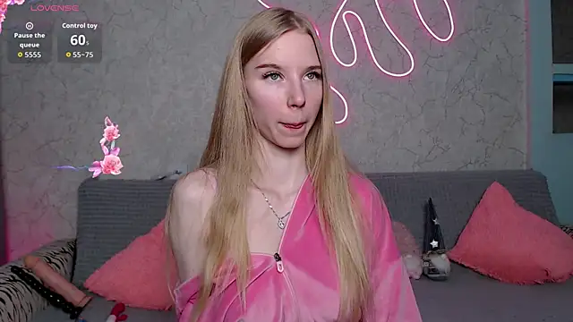 Cutieblondegirl online show from February 20, 6:41 pm