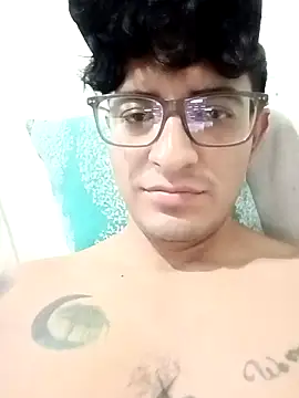 Snapshot of ale3J4a chatting on December 17, 2:34 pm ale3J4a online show from December 17, 2:34 pm