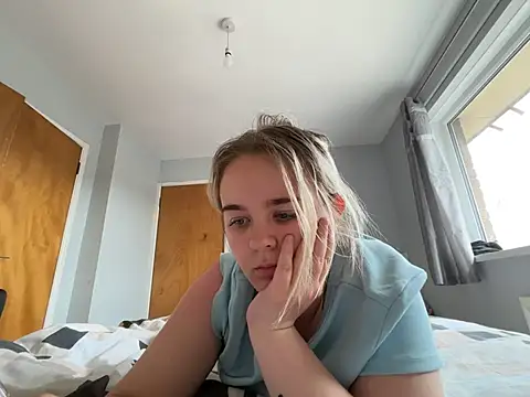Snapshot of princess_blondex chatting on May 26, 10:00 am princess blondex online show from May 26, 10:00 am