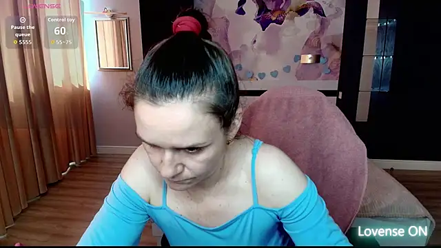 Snapshot of AriaGray chatting on June 17, 12:29 pm AriaGray online show from June 17, 12:29 pm