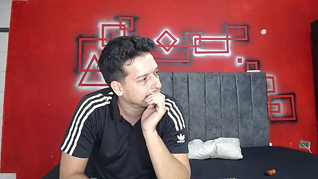 Snapshot of FerneyManti chatting on February 8, 1:36 pm FerneyManti online show from February 8, 1:36 pm