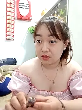 VyOanh2K online show from February 13, 4:28 pm
