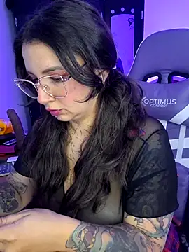 Snapshot of Aria_Bennett21 chatting on May 7, 2:28 am Aria Bennett21 online show from May 7, 2:28 am
