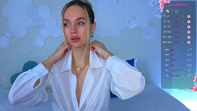 Lynna Sparks online show from November 19, 2:44 am